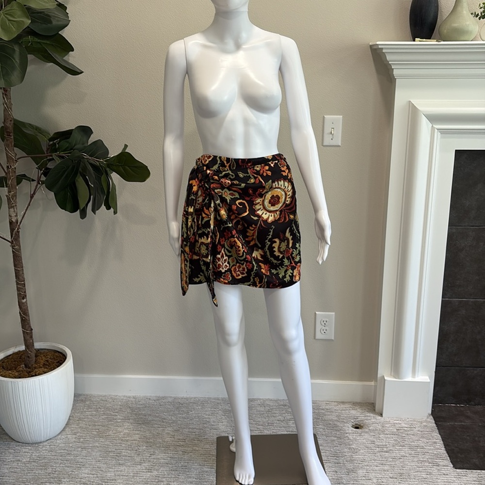 Zara Black and Orange Floral Mini Skirt - Picture 8 of 10